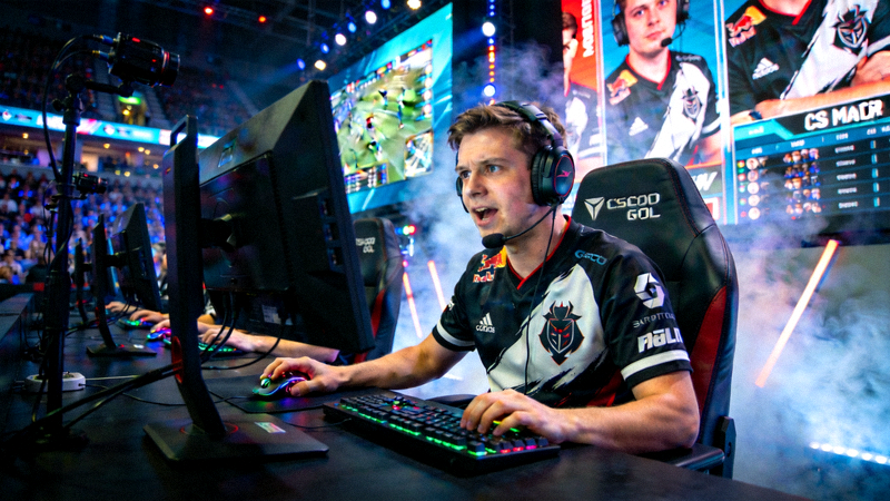 CS:GO Major锦标赛决赛现场选手专注比赛瞬间